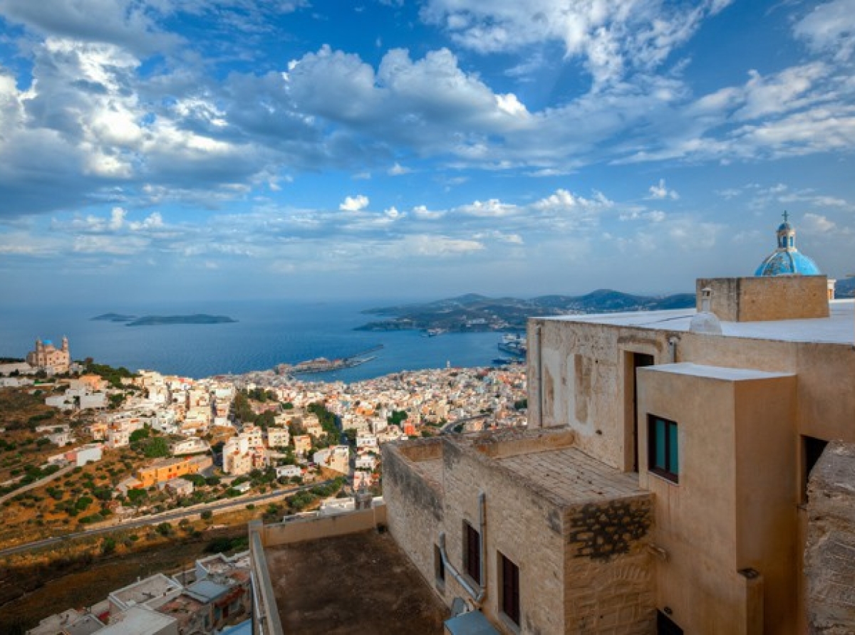 Άνω Σύρος : Γραφικά σοκάκια και θέα που κόβει την ανάσα 