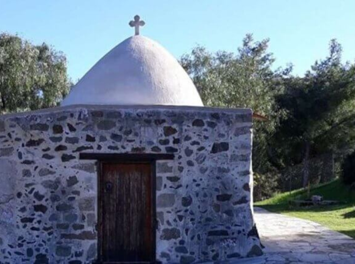 Παναγία η Γαλόκτιστη: Το εκκλησάκι που χτίστηκε με γάλα