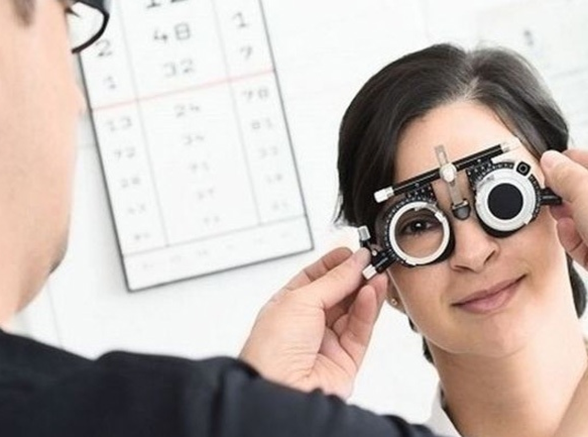 Πρεσβυωπία: Δείτε πώς σας προειδοποιεί και τι πρέπει να κάνετε