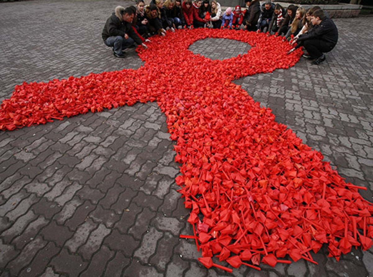 Μύθοι και αλήθειες – Μεταδίδεται το AIDS με το σάλιο;