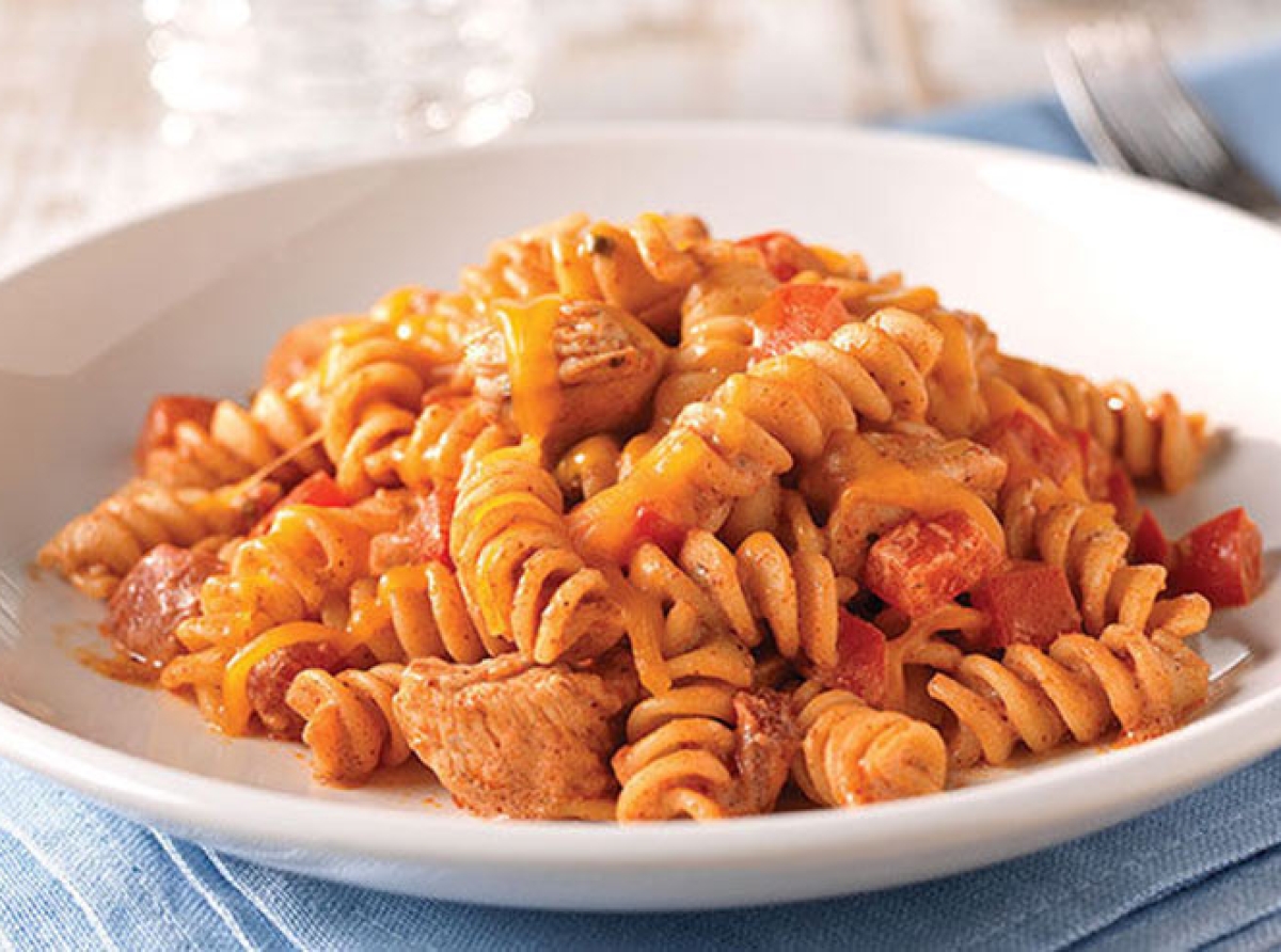 Κοτόπουλο στην κατσαρόλα με ζυμαρικά και μπάρμπεκιου σός