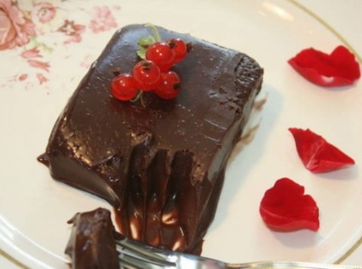 Σοκολατένιο γλυκό ψυγείου με 3 υλικά -Έτοιμο σε 5 λεπτά