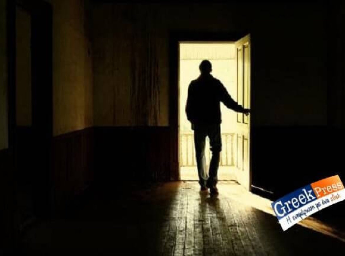 Άγ.Ι.Χρυσόστομος: Βλέπει το σπίτι του ετοιμόρροπο και περιποιείται την αυλή του!