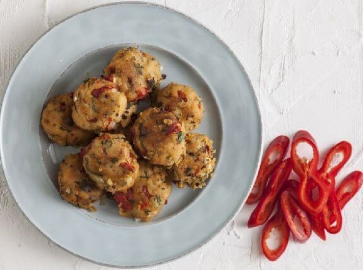 Κεφτεδάκια με δυόσμο σε κρέμα πιπεριάς Φλωρίνης