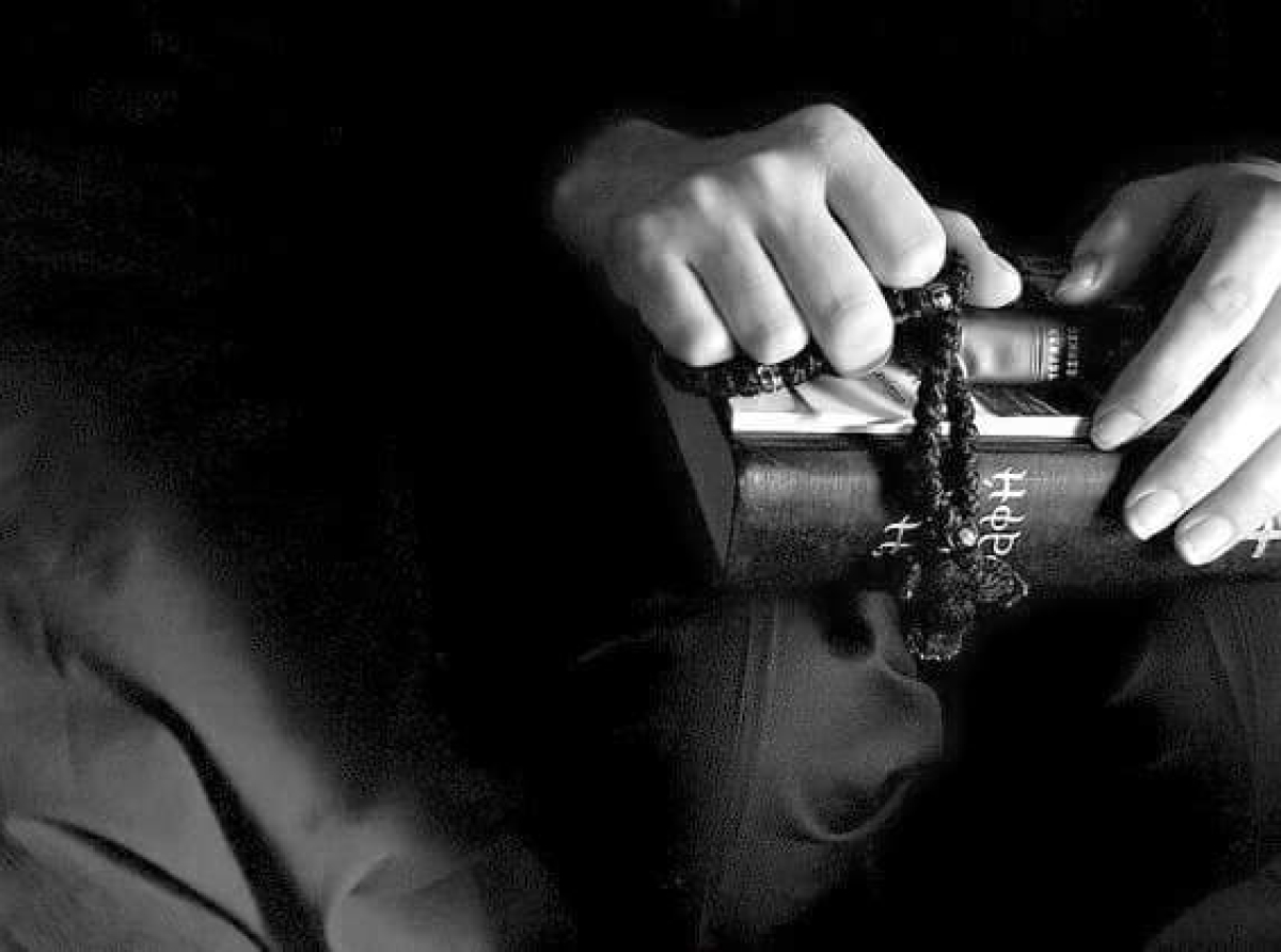 Ας μάθουμε κάποτε να είμαστε Χριστιανοί προσευχόμενοι