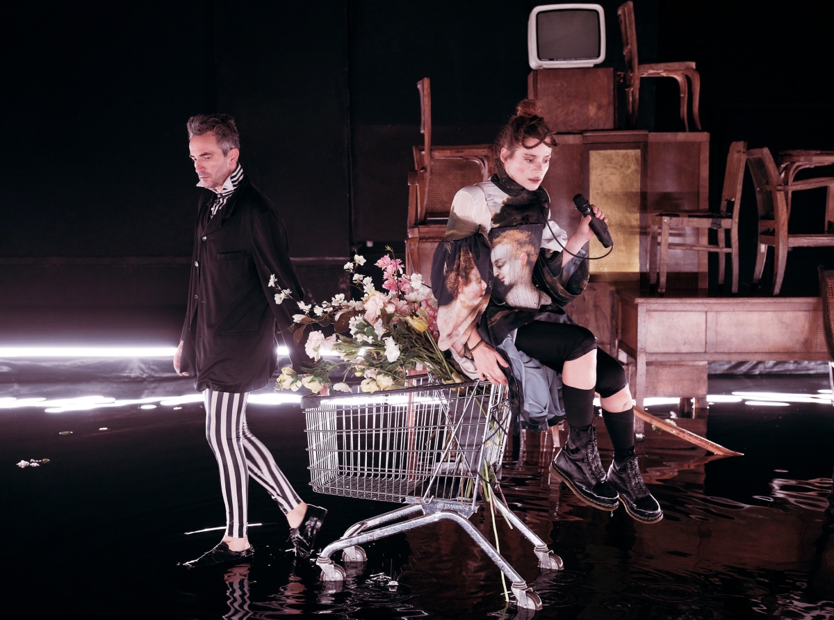  ΘΕΑΤΡΟ: 4 λόγοι για να δεις το &quot;Όνειρο ενός Γελοίου&quot; των Έφης Μπίρμπα &amp; Άρη Σερβετάλη