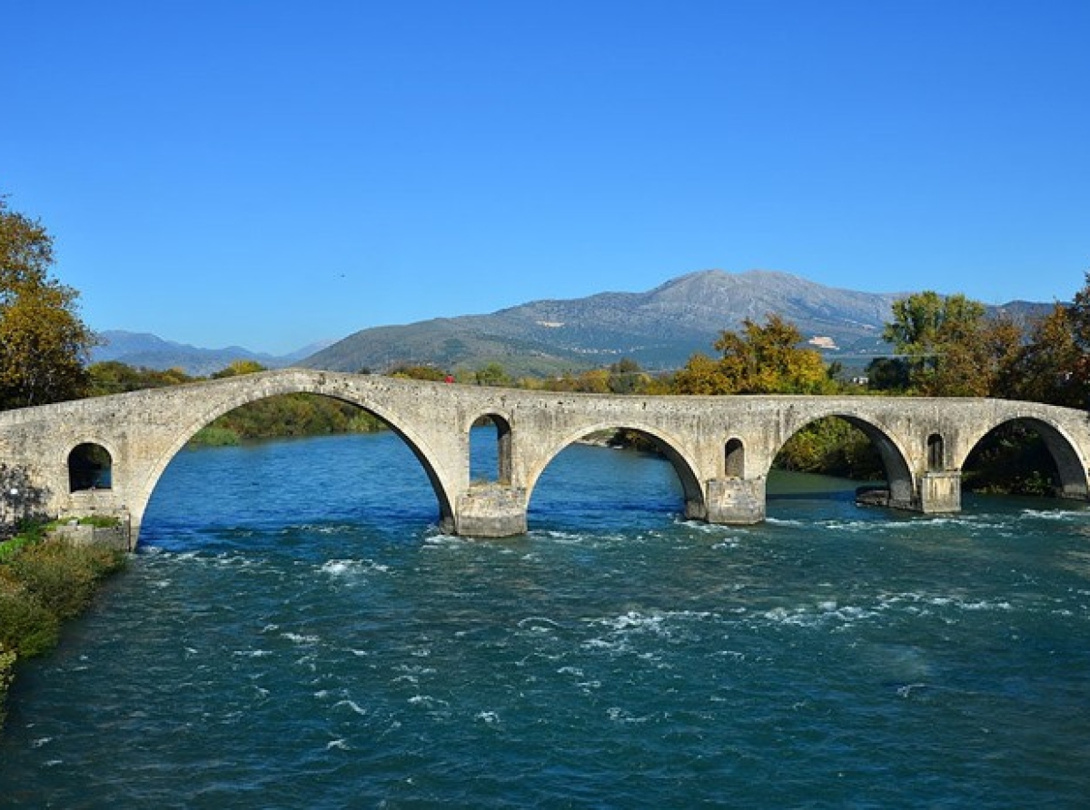 Tο χιλιοτραγουδισμένο Γεφύρι της Άρτας