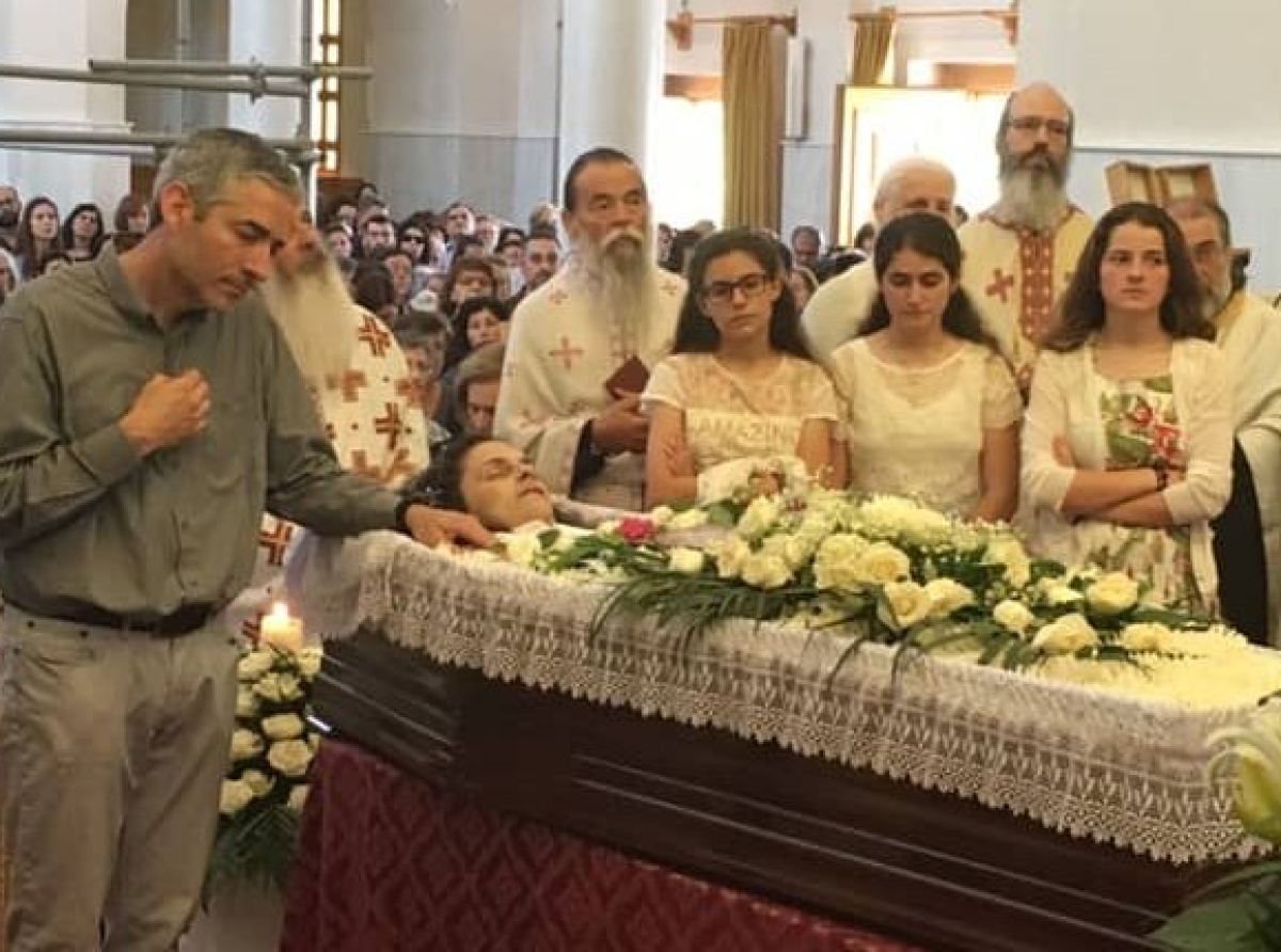 Αυτό που μου έκανε εντύπωση και θέλησα να το μοιραστώ μαζί σας είναι η στάση του πατέρα και των μεγάλων παιδιών της οικογένειας 