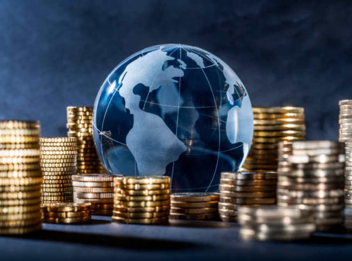 Η Παγκόσμια Οικονομία το 2026 – Σταθερή Ανάπτυξη Μεταξύ Αισιοδοξίας και Προκλήσεων