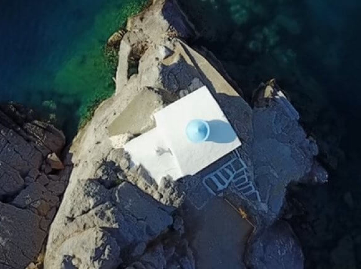 Μέθανα: Αυτό είναι το εκπληκτικό εκκλησάκι που φτιάχτηκε από κρασί και χώμα – Το άγνωστο τάμα στην Παναγία