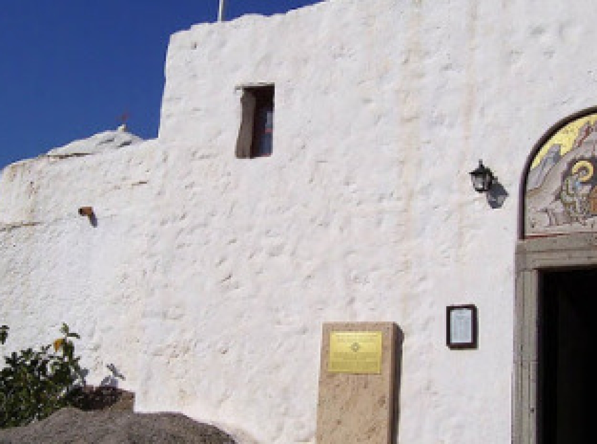 Στο φως μυστικά κελιά κι άγνωστες κρύπτες στο νησί της Αποκαλύψεως!