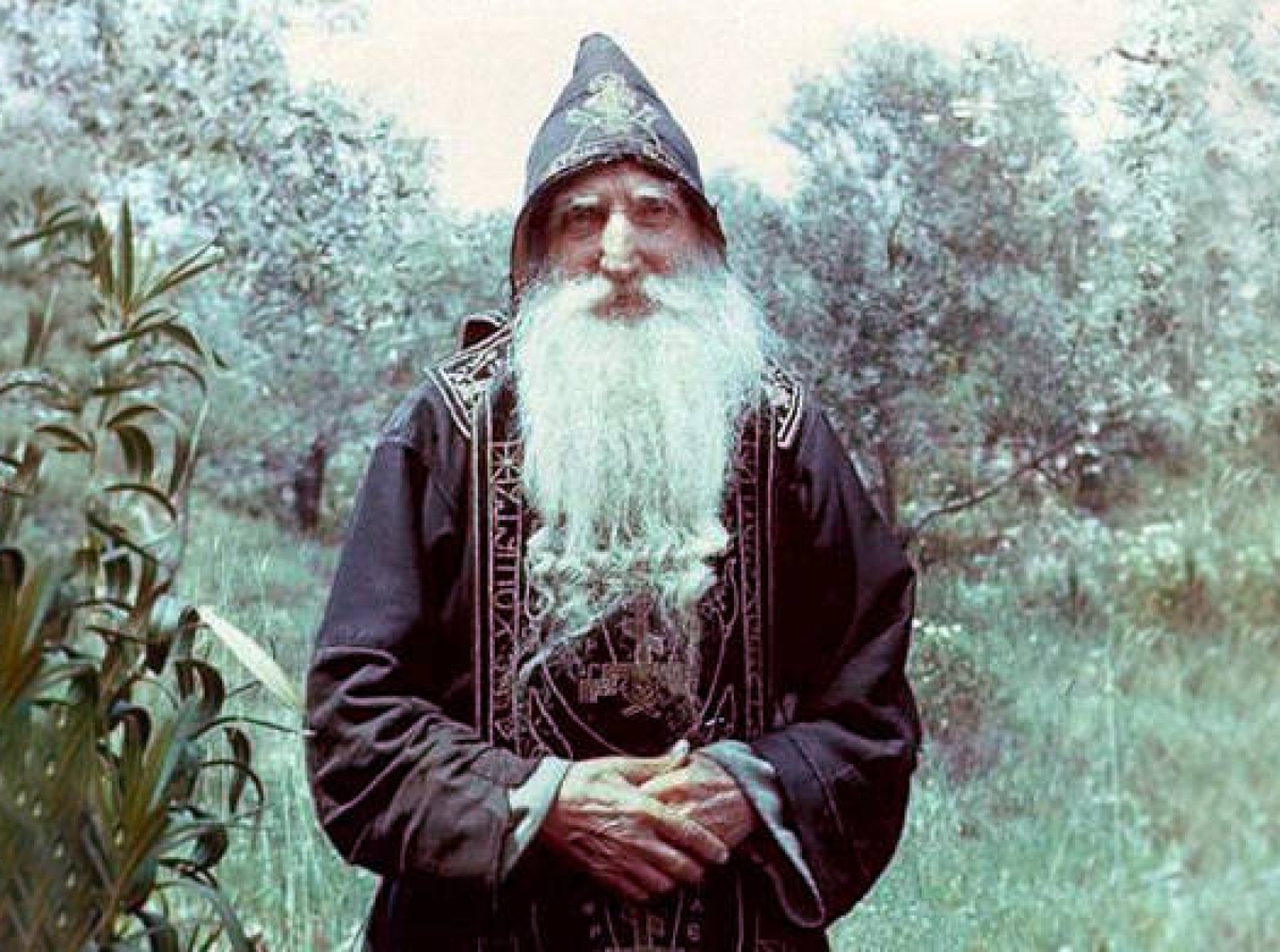 Ο Παπα‐Τύχων του είπε: ‐ … Mε την Χάρη του Χριστού εγώ θα σε κάνω Άγγελο!