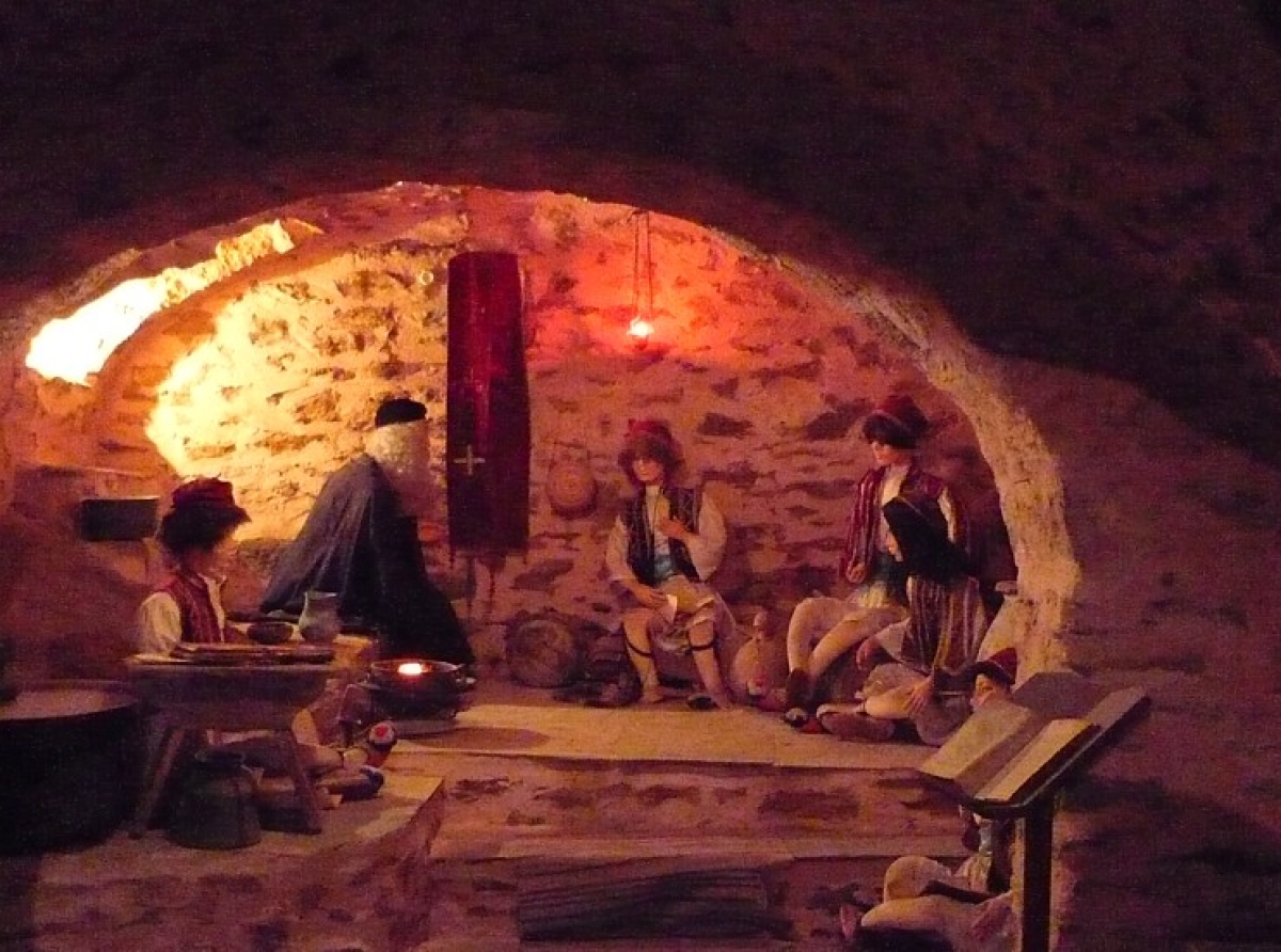 Το κρυφό σχολειό με τις μαρτυρίες των Αγίων Παϊσίου και Αρσενίου