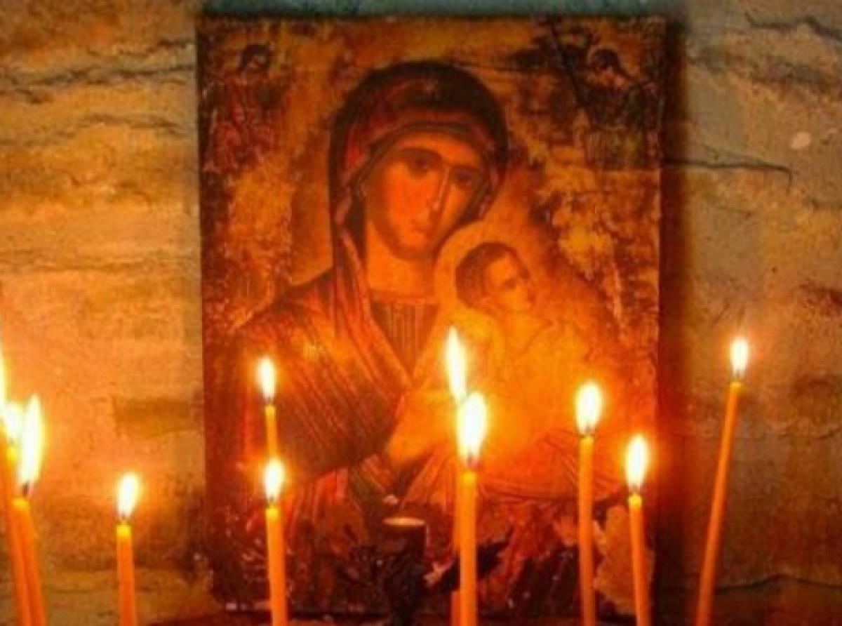 Ευχές προς την Παναγία και επίκληση βοηθείας Της