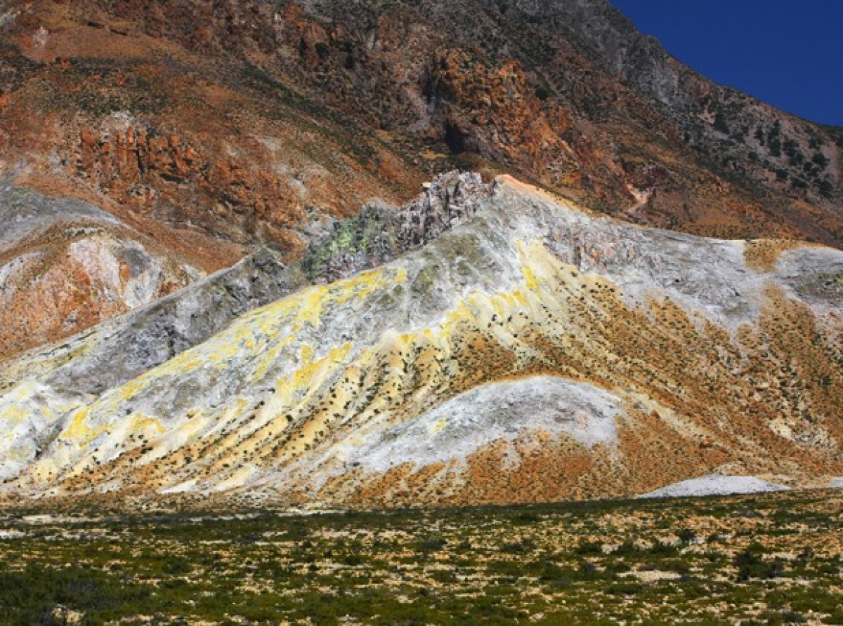 Νίσυρος : Ο εντυπωσιακός κρατήρας «Στέφανος»